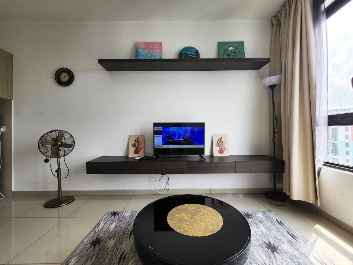 Lavender Suite # Shah Alam I-City Block B Homestay # 2R1B #Free Wifi & Parking Exterior foto
